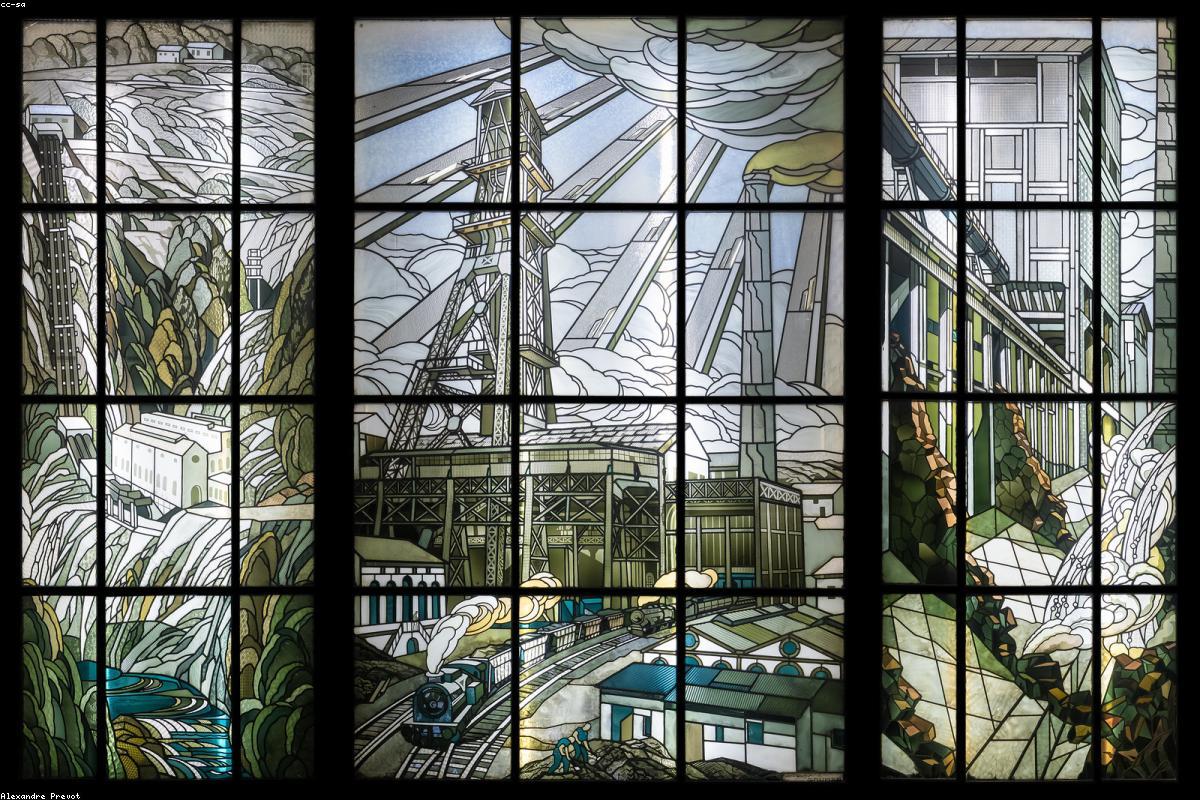 Façade d'immeuble ravalée par Zénith Façades dans le centre de Marseille